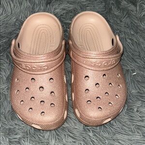 CROCS Pink Sandals with Ventilation and Heel Strap